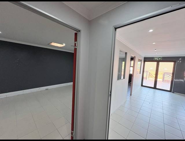 113M² OFFICE TO LET IN FOURWAYS